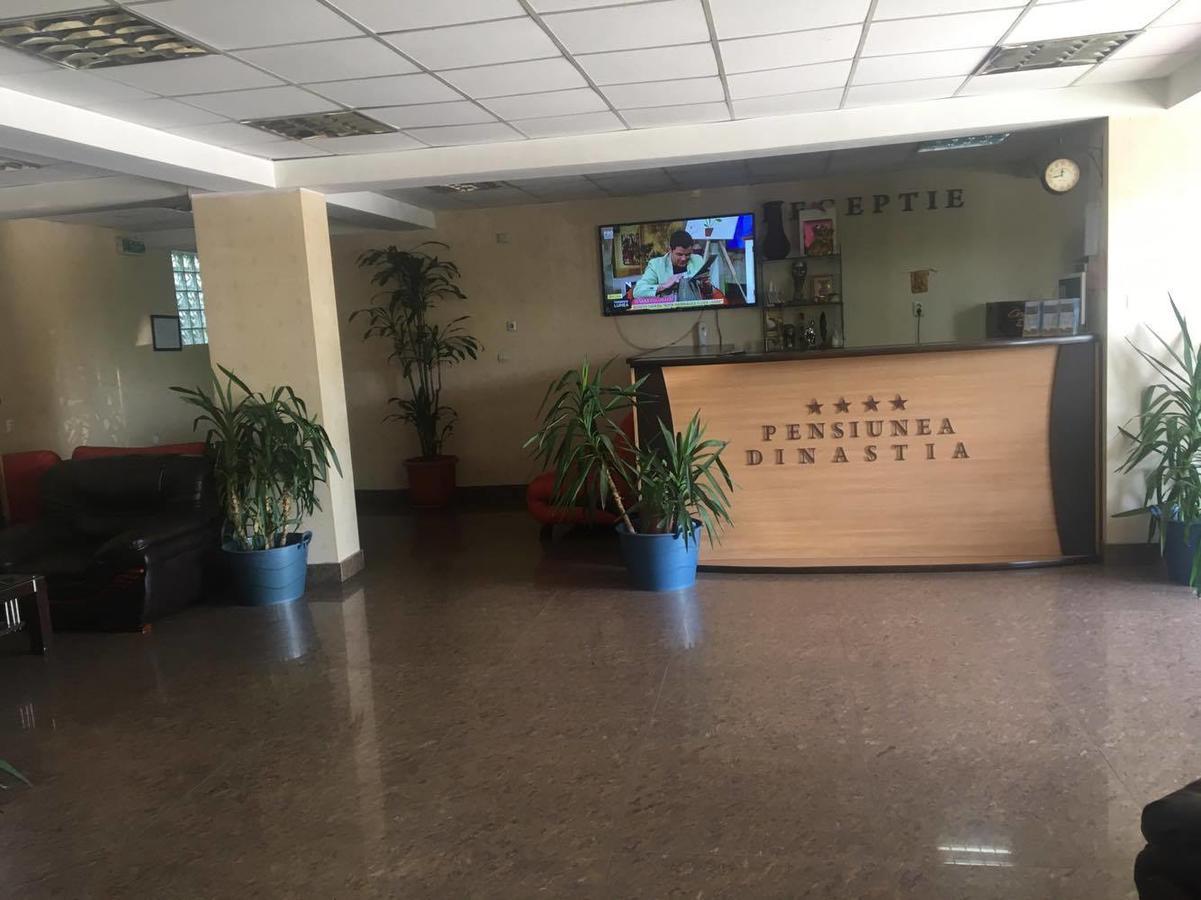 Hotel Dinastia Piteşti Eksteriør billede