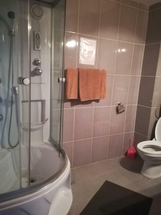 Hotel Dinastia Piteşti Eksteriør billede